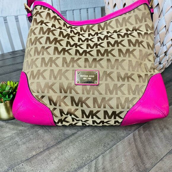 Michael Kors Millbrook Signature Jacquard Large Pink Shoulder Hobo Bag - Picture 4 of 12